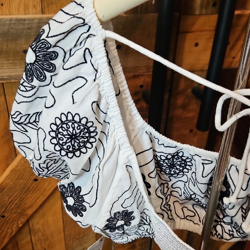 306 Free People White Crop Top with Black Floral Embroidery - Picture 8 of 9